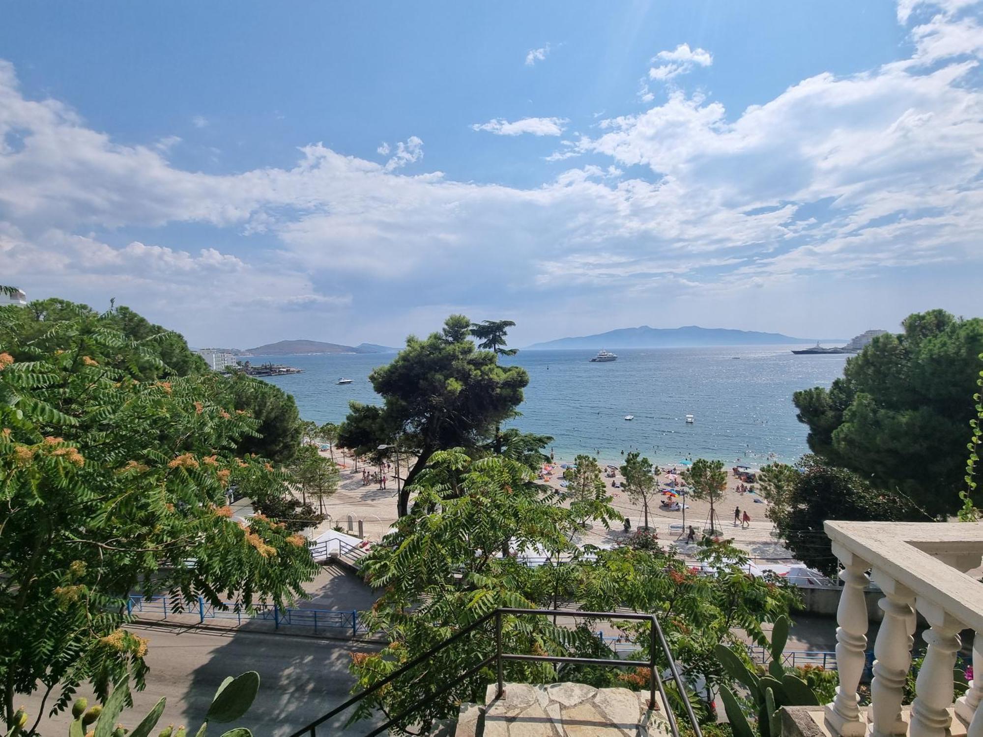 Saint Tropez Apartment Sarandë Eksteriør billede